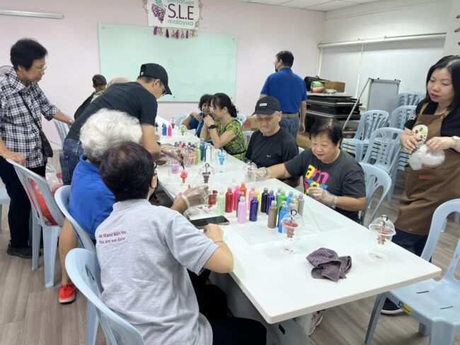 RASG Fluid Painting Bear Keychain Workshop